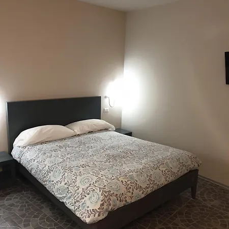 Piccolo Olina ホテル オルタ・サン・ジューリオ